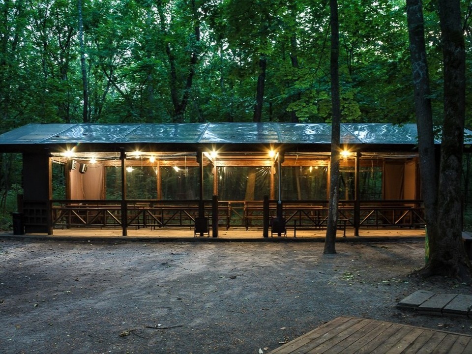 park-otel-almazy-besedka